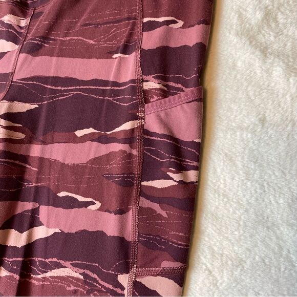 L.L. Bean Pink Tone Camo Boundless Performance Pocket Tights Size Large - Picture 6 of 10